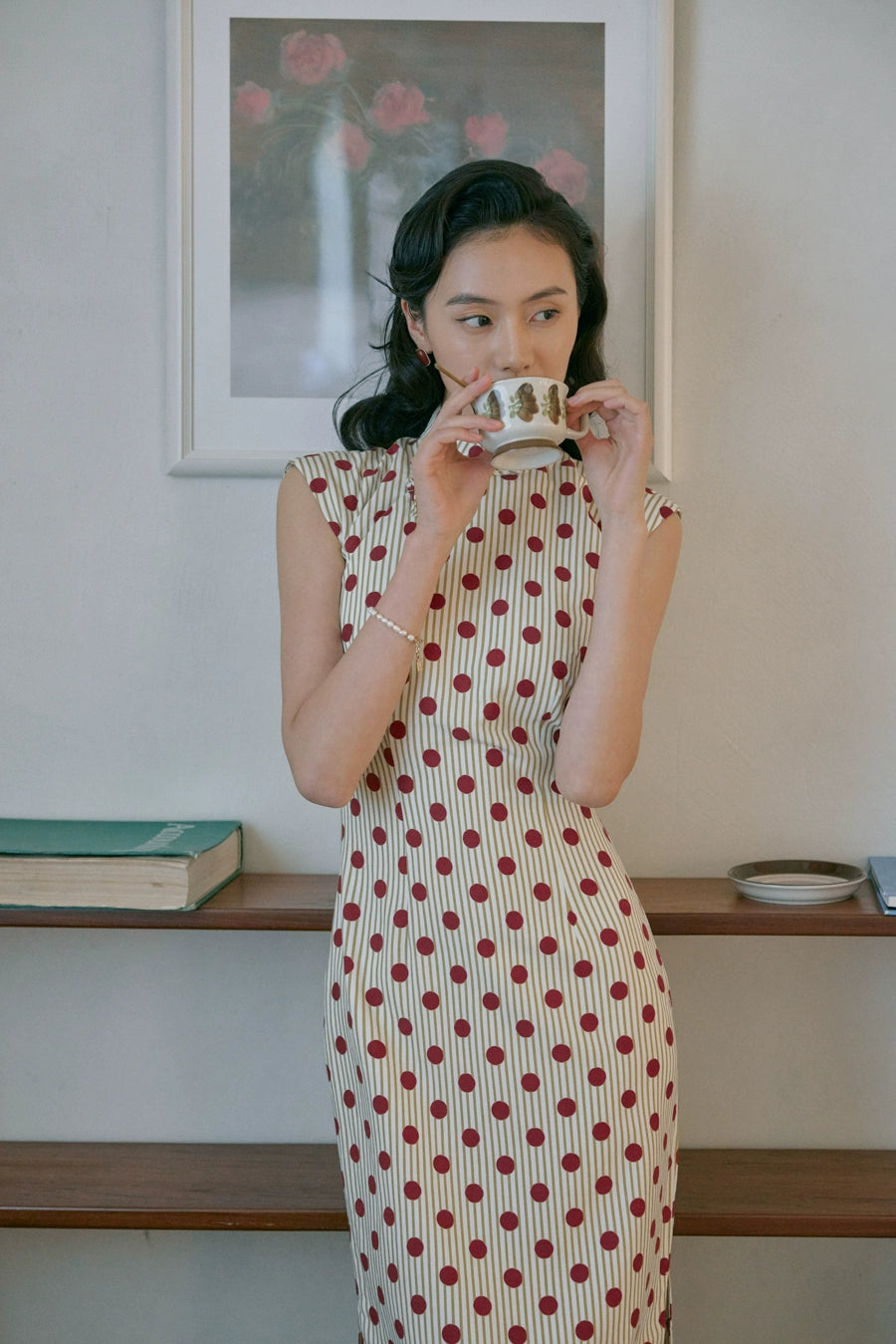 Yuan Wuqu 圆舞曲 Waltz of Youth Midcentury Hong Kong Daily Cap Sleeve Qipao