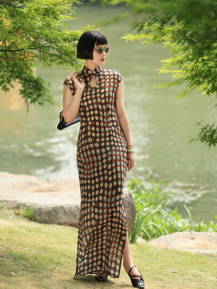 Nian Nian 念念 Forever Etched Midcentury Hong Kong Keyhole Short Sleeve Qipao
