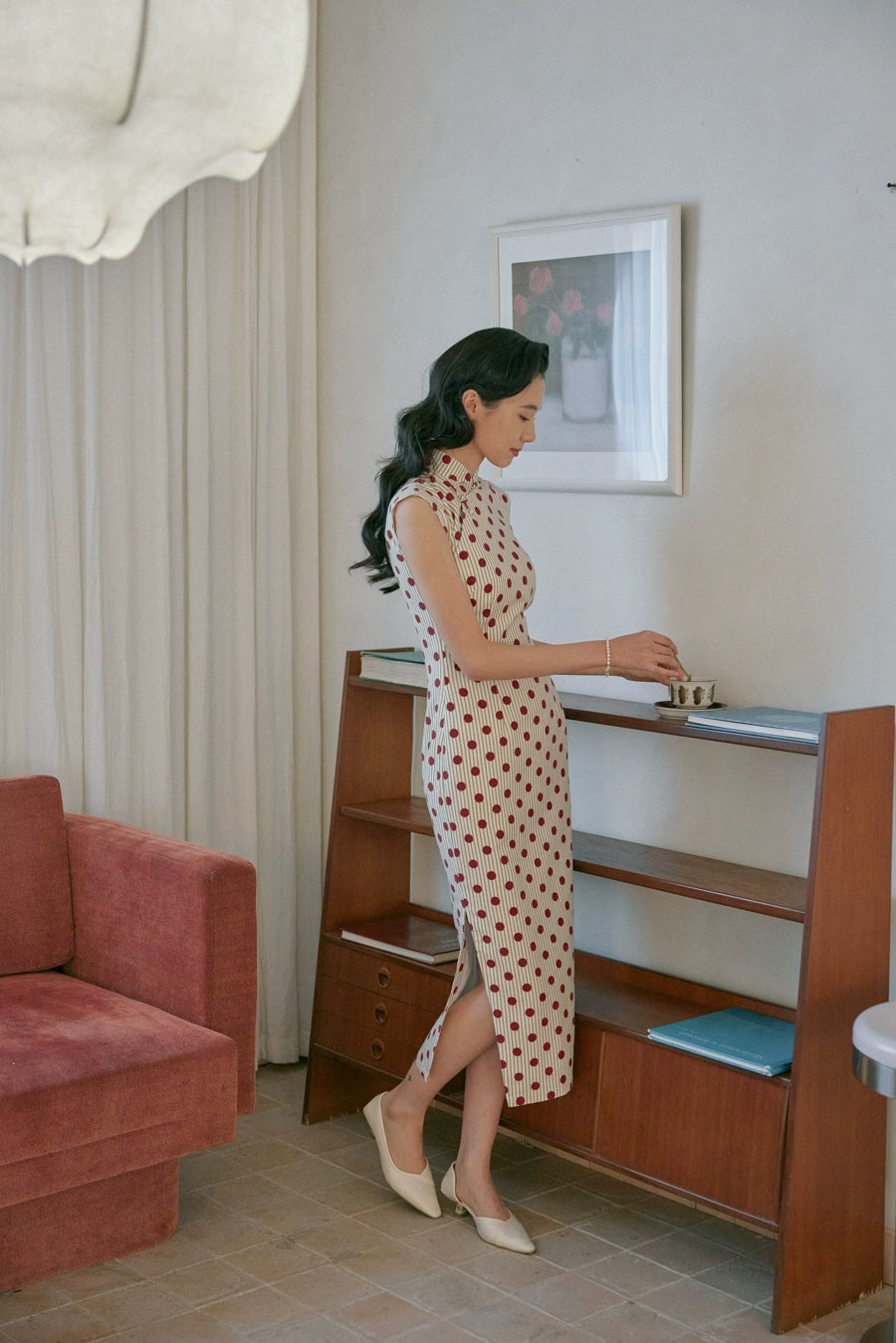Yuan Wuqu 圆舞曲 Waltz of Youth Midcentury Hong Kong Daily Cap Sleeve Qipao