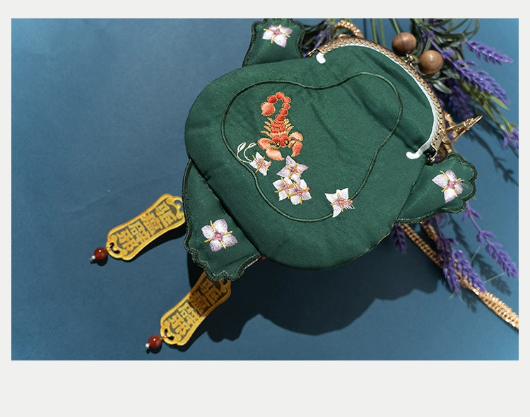 Qingwa 青蛙 Froggy Embroidered Mini Purse