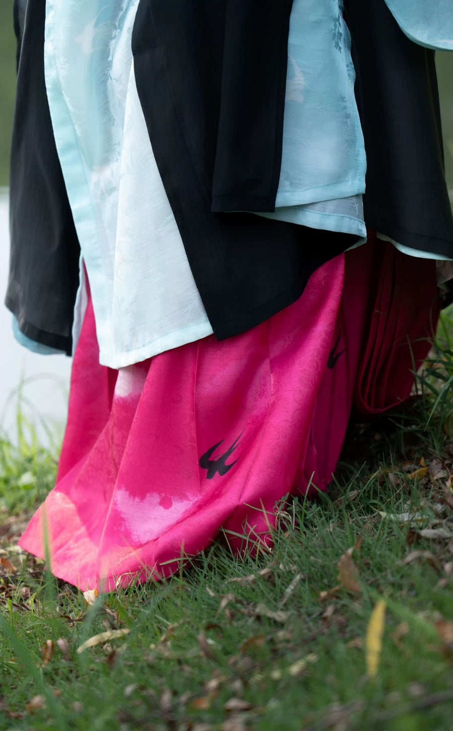 Qiu Wuyang 秋无恙 Autumn Remains Serene Late Ming Dynasty Sparrow Changshan Long Top & Summer Bijia Vest Set