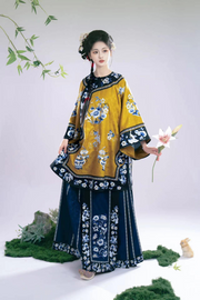 Jing Wen 静雯 Qing Dynasty Han Woman's Cloud Collar Embroidered Porcelain Top & Mamian Set