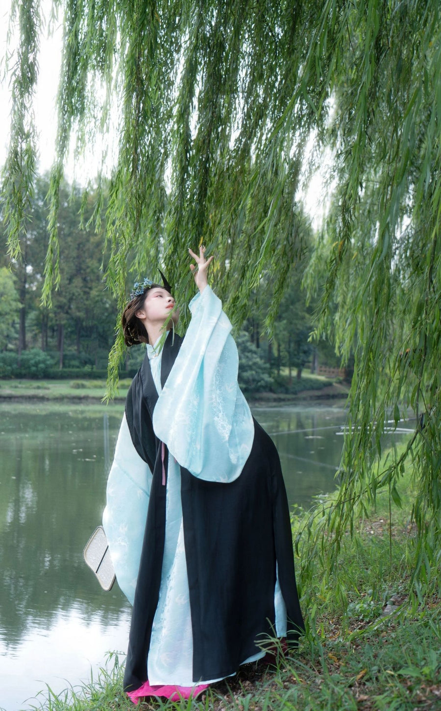 Luoyan Qi 落燕栖 A Swallow's Perch Late Ming Dynasty Swallow Changshan Long Shirt & Summer Bijia Vest Set
