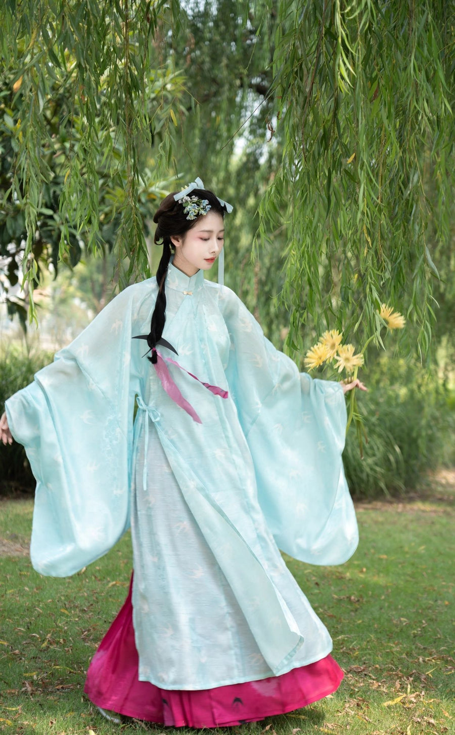 Luoyan Qi 落燕栖 A Swallow's Perch Late Ming Dynasty Swallow Changshan Long Shirt & Summer Bijia Vest Set