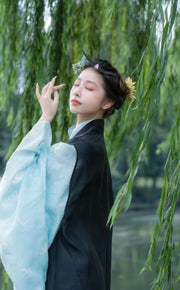 Luoyan Qi 落燕栖 A Swallow's Perch Late Ming Dynasty Swallow Changshan Long Shirt & Summer Bijia Vest Set