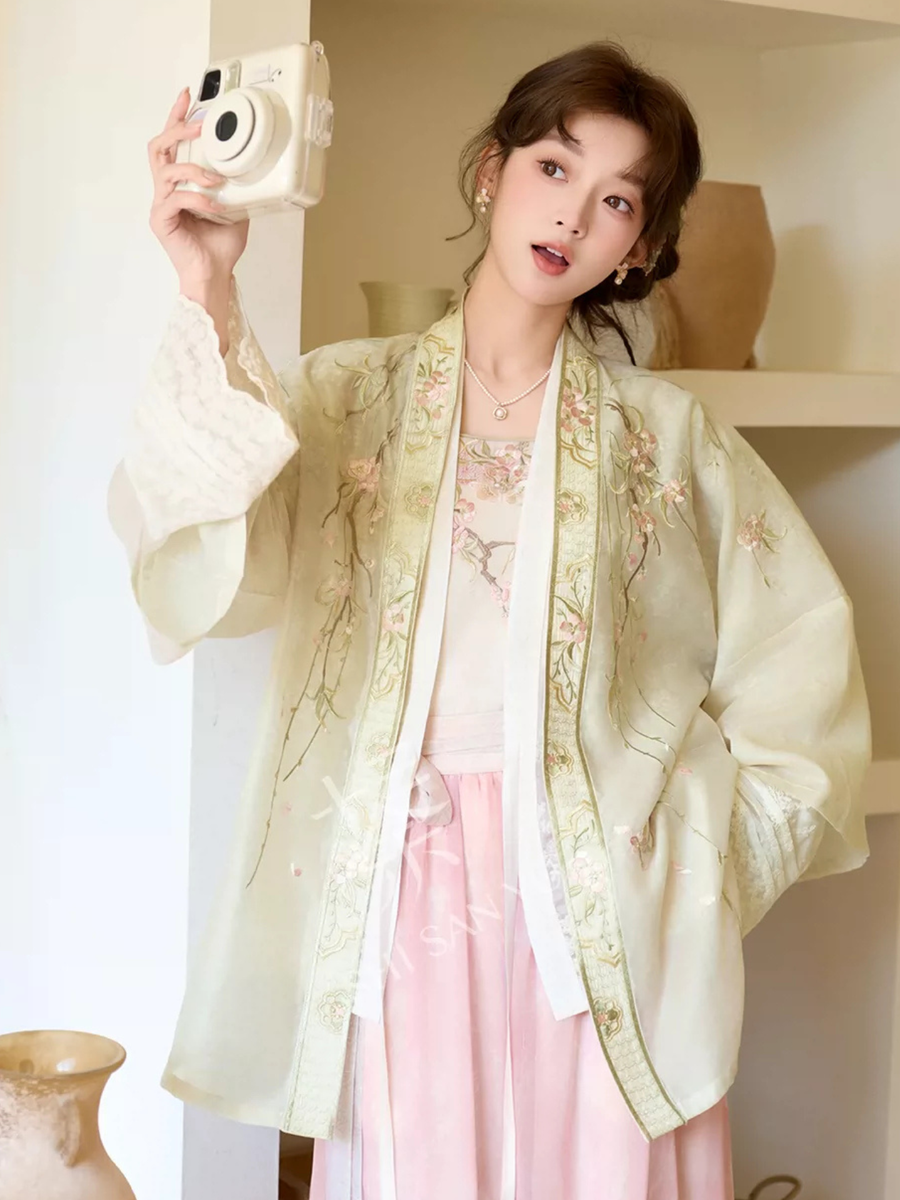 Xinghua Yue 杏花约 Apricot Rendezvous Fantasy Song Dynasty Embroidered Beizi & Songku Pants Set