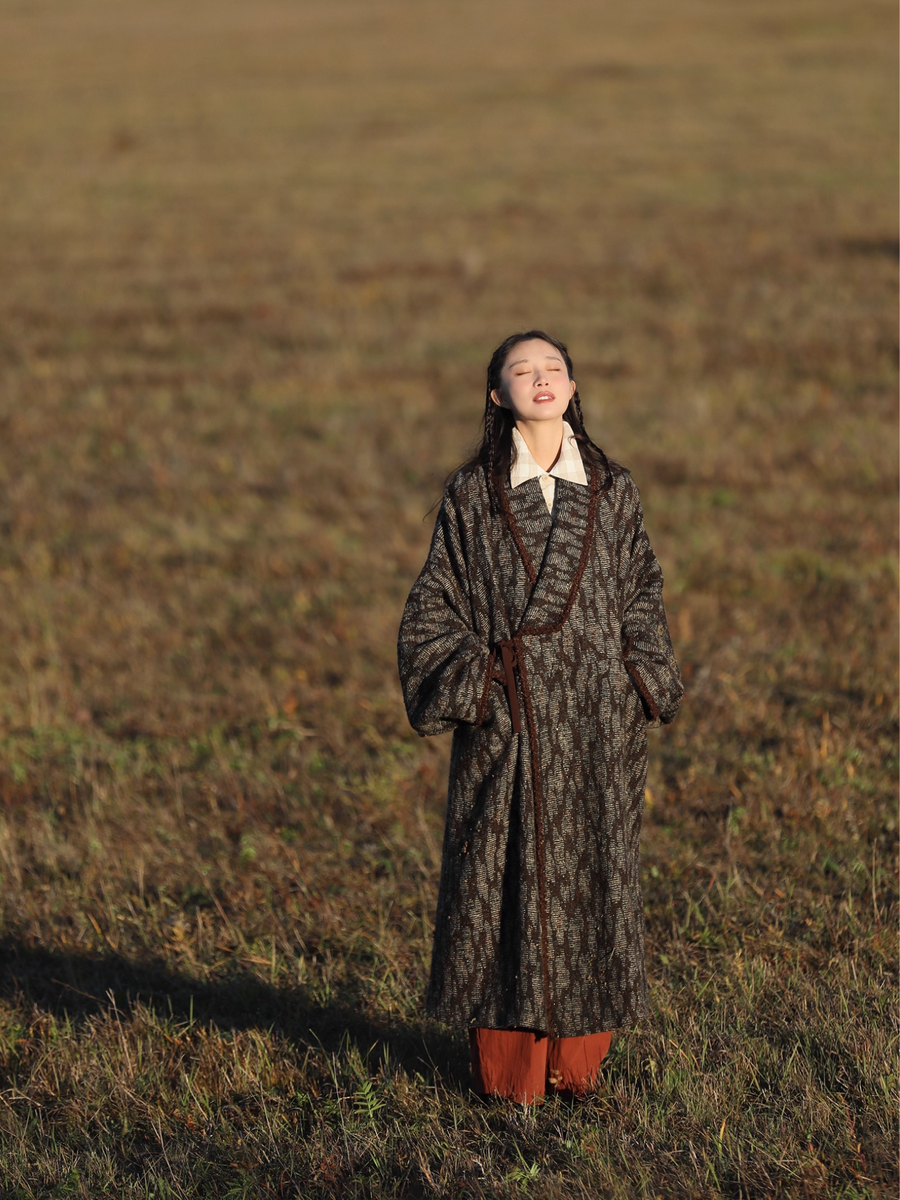 Shan Xu 山续 Continuing Mountains Modernized Ming Wool Blend Chang Ao Cross Collar Coat