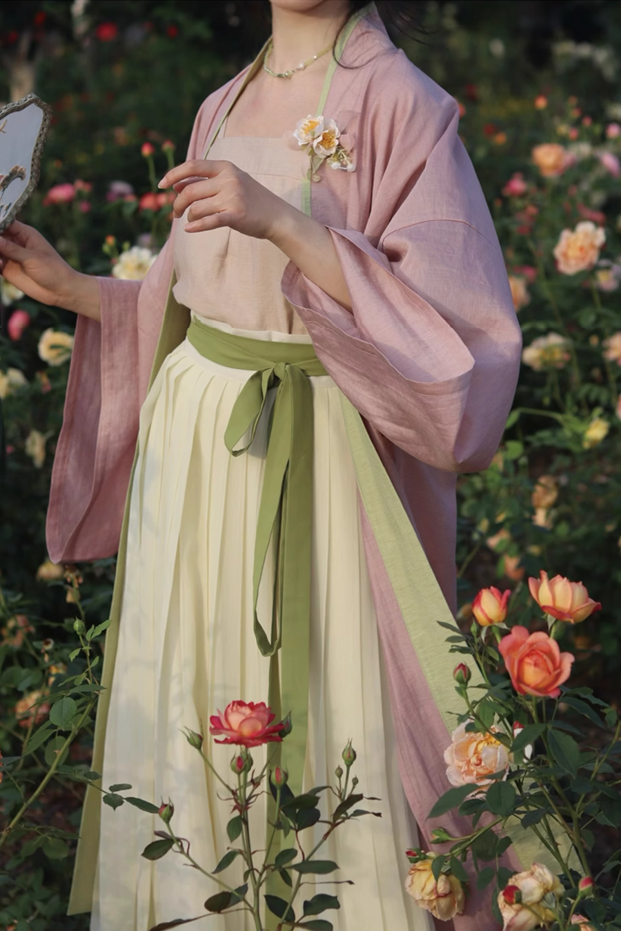 Wan Hui Zhou 晚回舟 Late Return to the Boat Song Dynasty Beizi Jacket & Baidiequn Ruqun Set