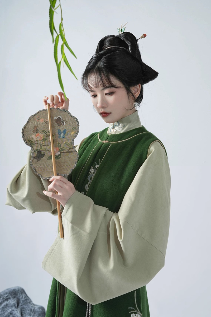 Luo Le 罗勒 Basil Ming Dynasty Yuanling Bijia Vest & Liling Changshan Standing Collar Top