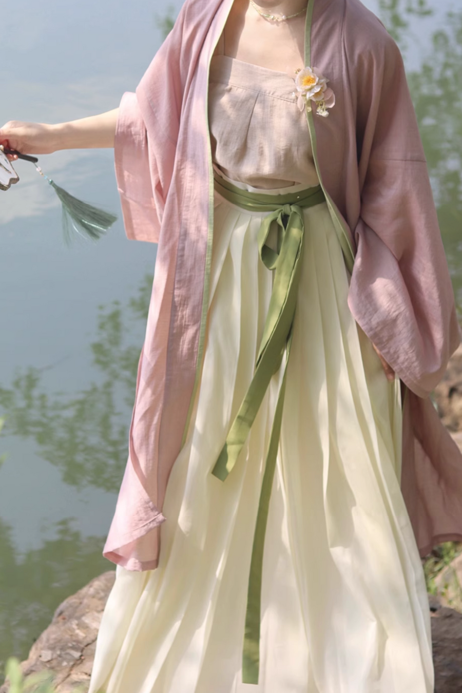 Wan Hui Zhou 晚回舟 Late Return to the Boat Song Dynasty Beizi Jacket & Baidiequn Ruqun Set