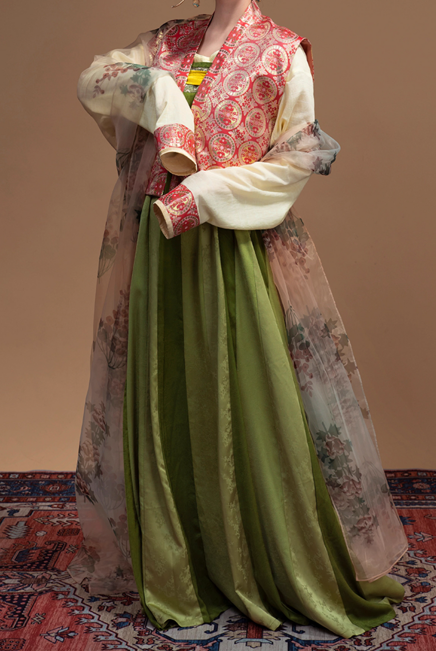 Chen Sha 辰砂 Cinnabar Early Tang Dynasty Restoration Chuiling Beizi Jacket & Poqun Qixiong Skirt Set