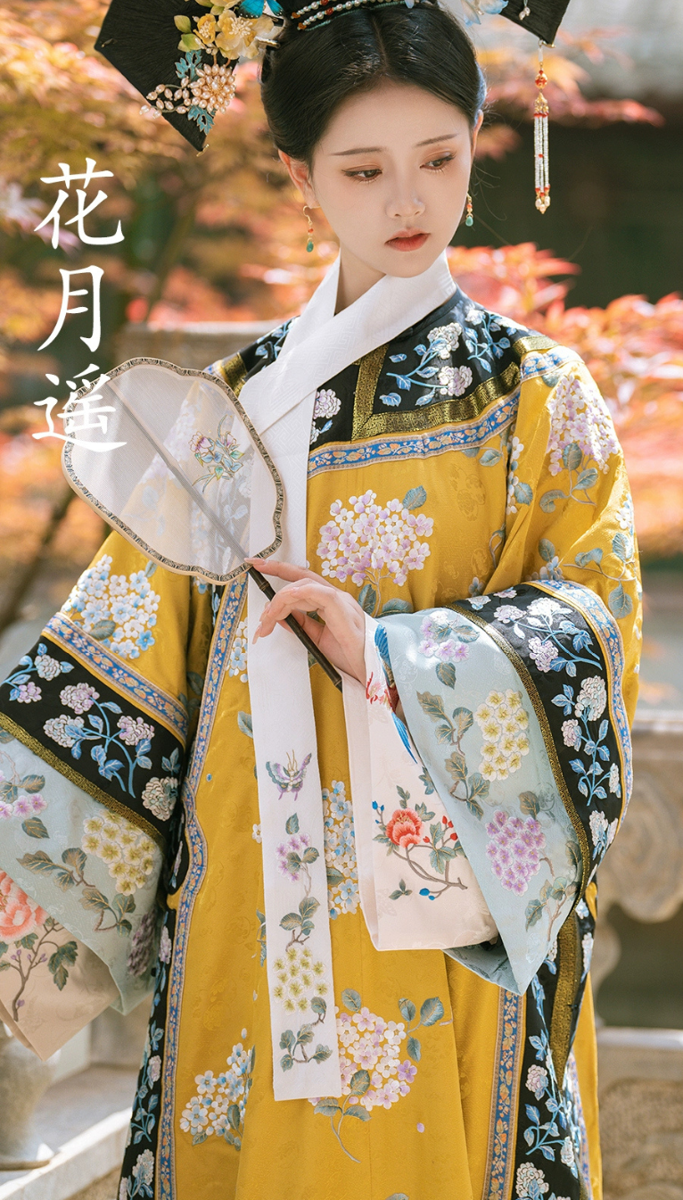 Qiongzhi Yulu 琼枝玉露 Delectable Wine Qing Dynasty Embroidered Hyacinths Manchurian Changpao Robe