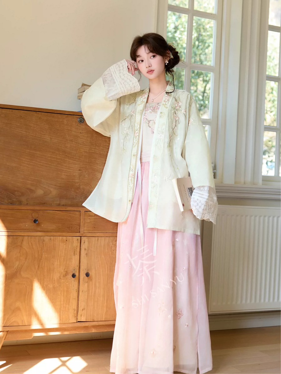 Xinghua Yue 杏花约 Apricot Rendezvous Fantasy Song Dynasty Embroidered Beizi & Songku Pants Set