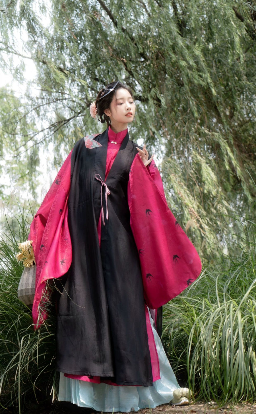 Qiu Wuyang 秋无恙 Autumn Remains Serene Late Ming Dynasty Sparrow Changshan Long Top & Summer Bijia Vest Set