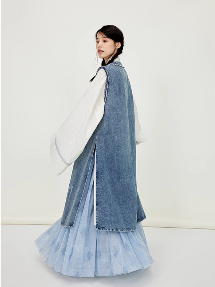 Huan Ying 幻影 Phantom Modernized Ming Dynasty Changshan Top Bijia Vest & Mamian Skirt Set