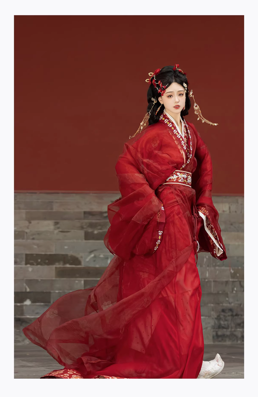 Bu Nian 不念 Letting Go Modernized Warring States Period Embroidered Zhiju Straight Hem Robe Full Set