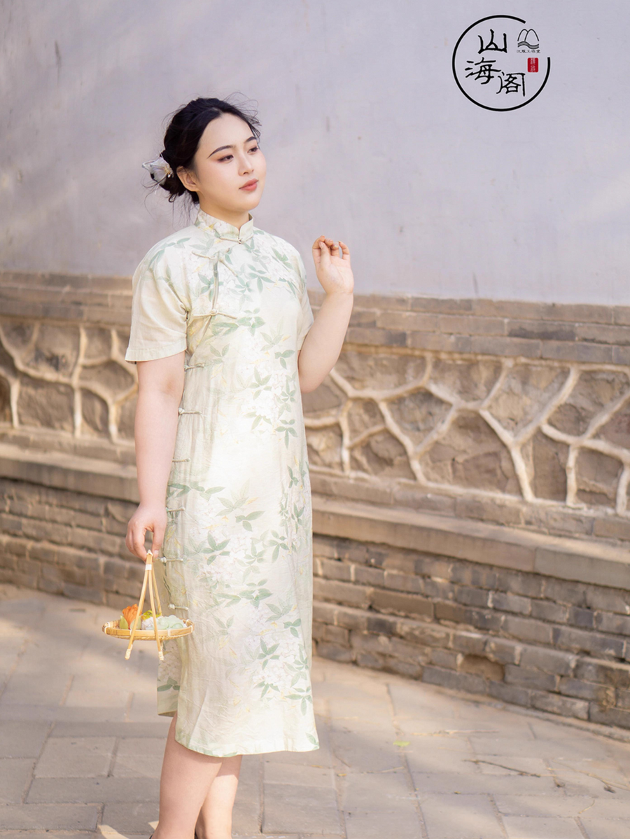 Baihe Dian 百合垫 Lilypad Vintage Plus Size Ramie Plant Summer Qipao