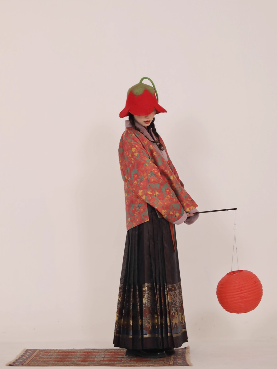 Song Chi 松弛 Relaxed Fit Modernized Ming Dynasty Padded Floral Duijin Ao Winter Coat & Deer Mamian Skirt Set