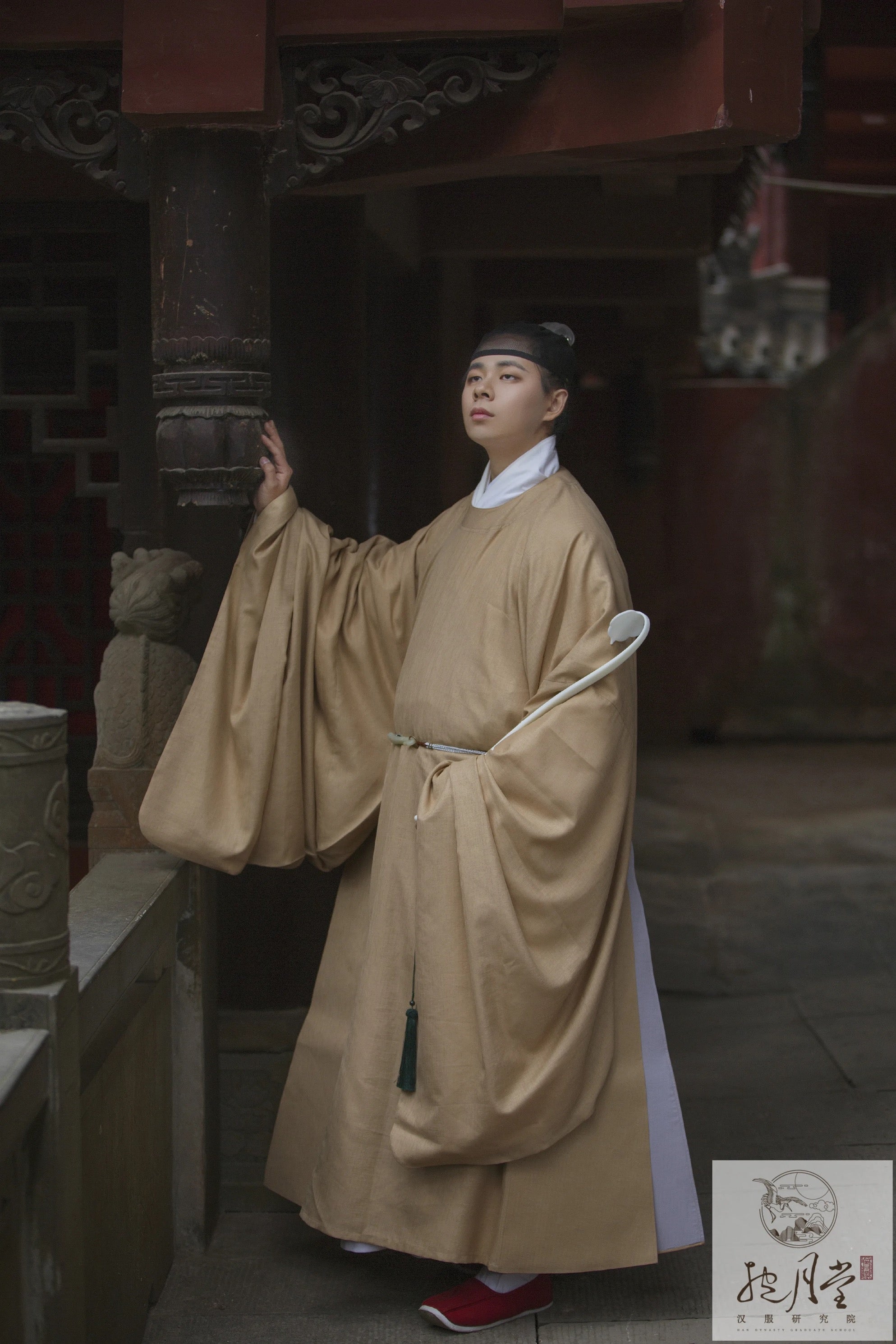 Wai Bai 外摆 Outer Pleating Ming Dynasty Men's Spring & Autumn Yuanlingpao Round Collar Robe