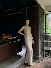 Sukè 素刻 Plain Carving Modernized Pinstripe Sleeveless Qipao