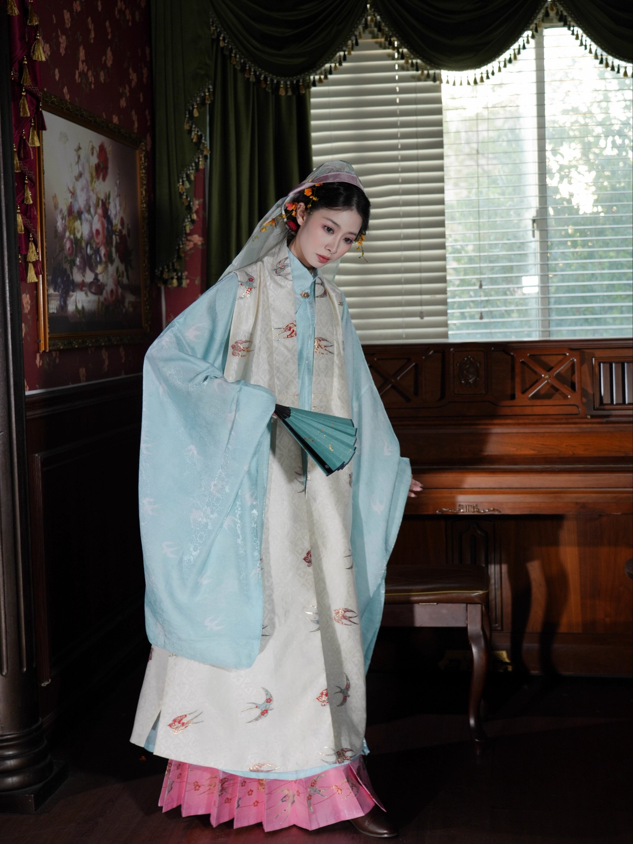 Xian Chun 衔春 Holding Spring Ming Dynasty Sparrow Bijia Long Vest & Mamianqun Skirt Set