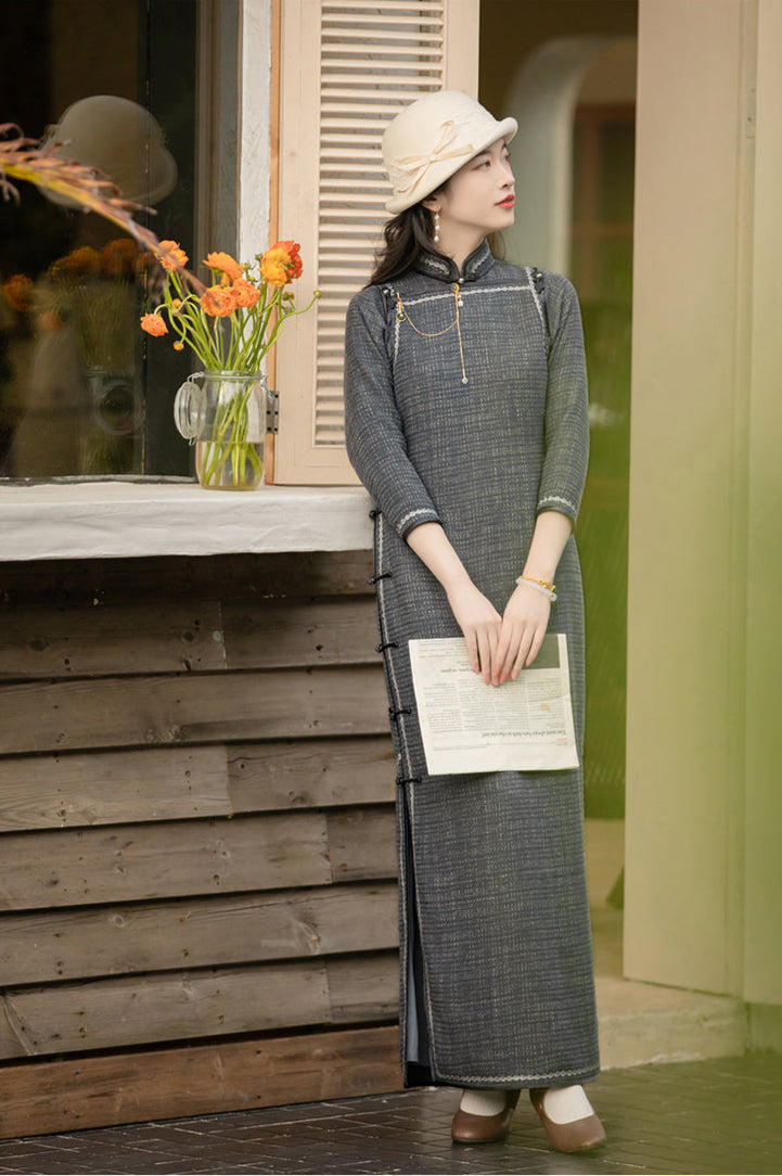 Frozen in Time 凝的时光 Republic of China Parallel Panel Long Sleeve Woolen Qipao