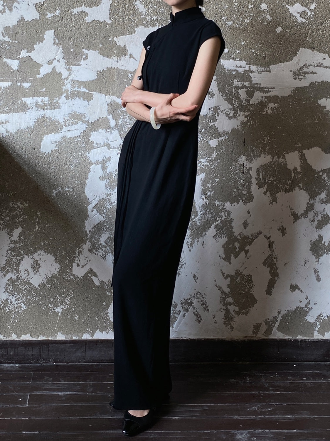 Wu Jian 无间 Without Separation Modernized Tassels Linen Blend Cap Sleeve Qipao