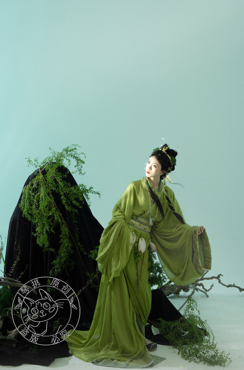 Yu Ying 遇萤 Encountering a Firefly Modernized Warring States Zhiju Straight Hem Robe Set