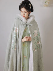 Mao Dou 毛豆 Edamame Embroidered Winter Fur Doupeng Cloak