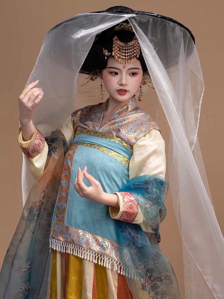 Chen Sha 辰砂 Cinnabar Early Tang Dynasty Restoration Chuiling Beizi Jacket & Poqun Qixiong Skirt Set