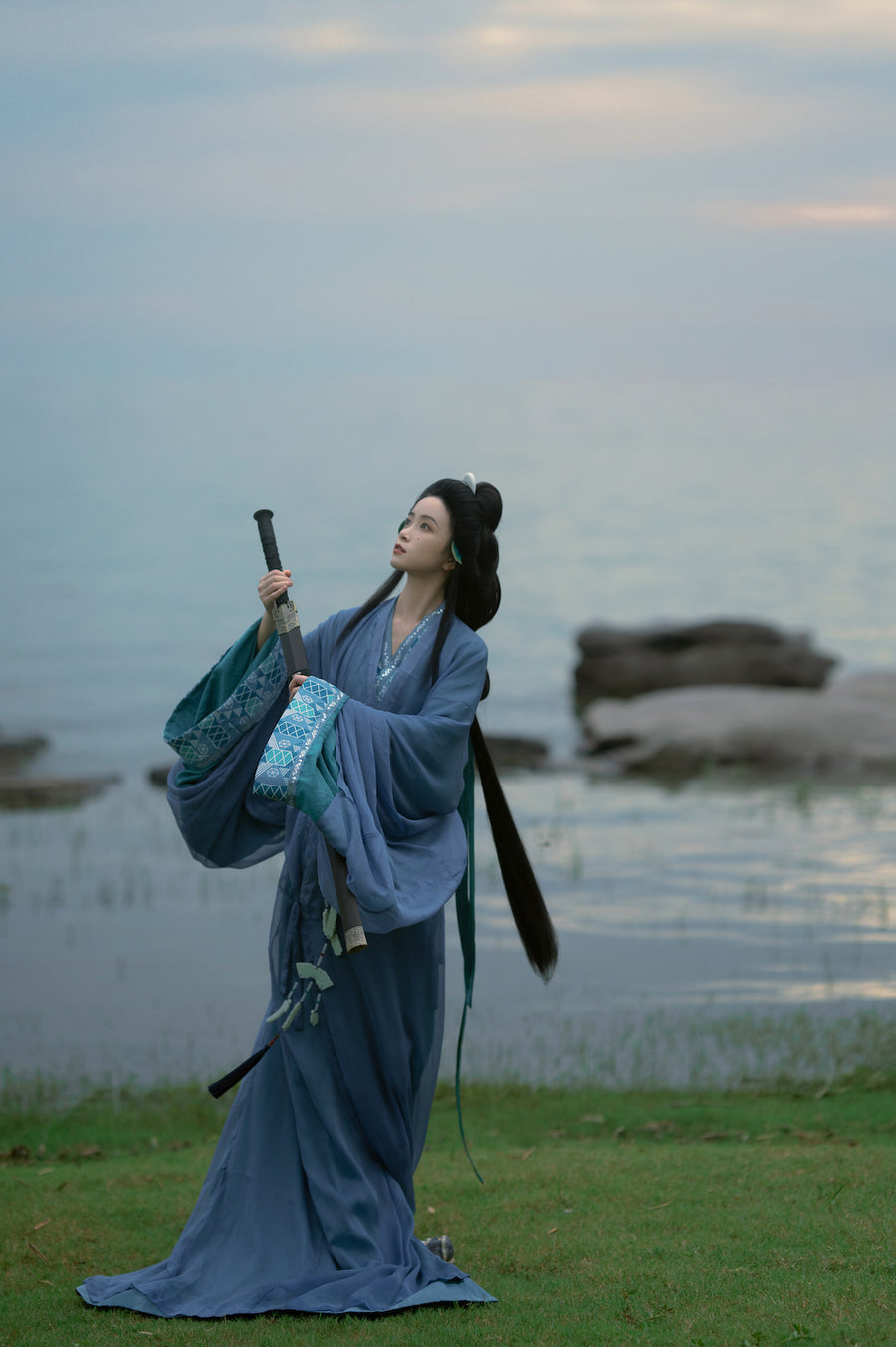 Cang Lang 沧浪 Vast Waves Modernized Warring States Zhiju Straight Hem Robe Set