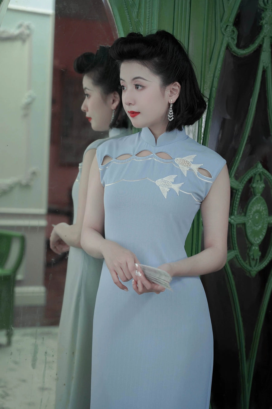 Ziyou Zizai 自游自在 Freely Swimming 1940s Goldfish Cutout Cap Sleeve Qipao