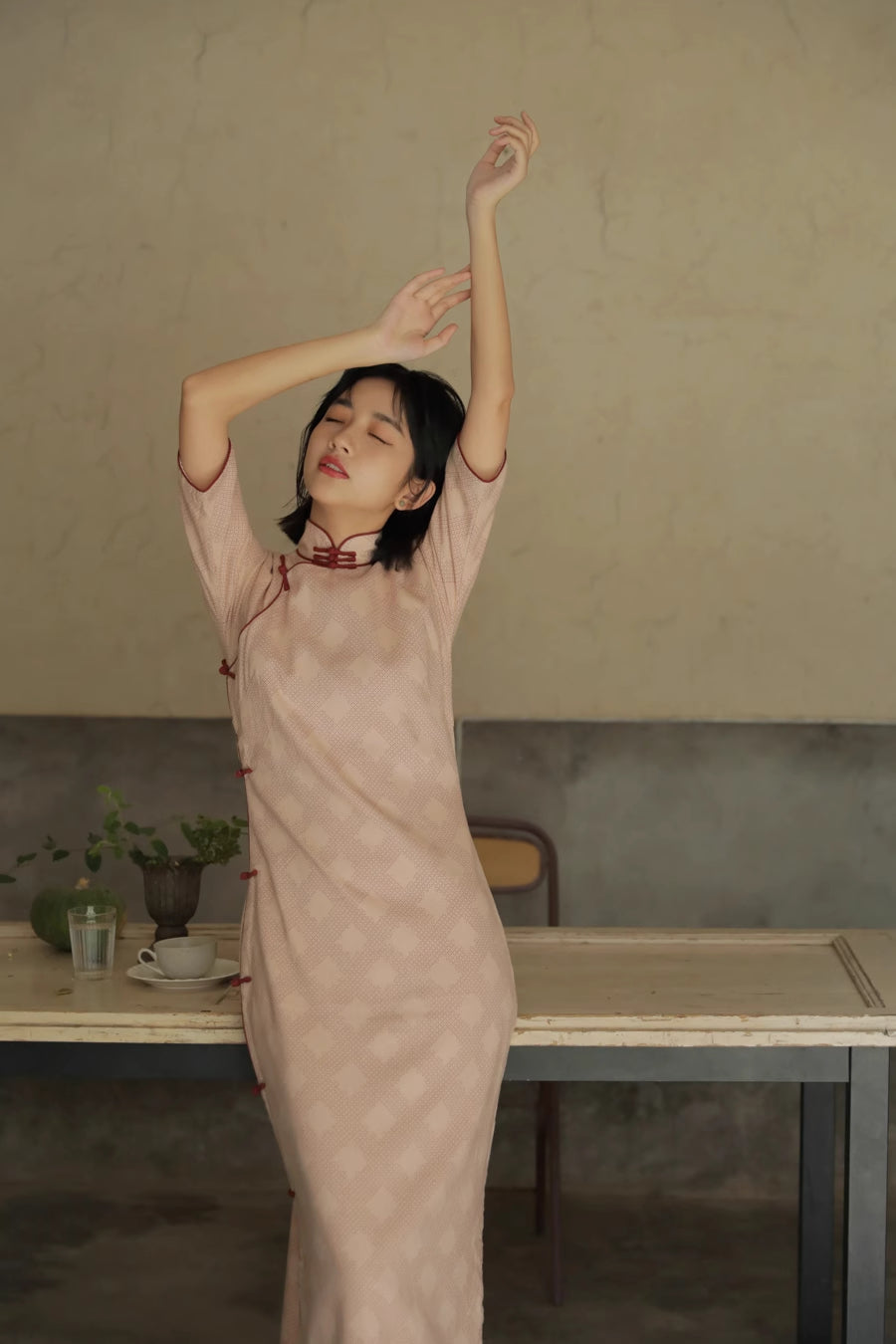 Tao Qi 桃蹊 Peach Path Linen & Cotton 1930s Half Sleeve Qipao