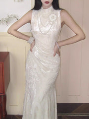 Mòli 茉莉 Jasmine Modernized Floral Satin Sleeveless Qipao