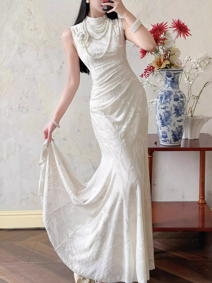 Mòli 茉莉 Jasmine Modernized Floral Satin Sleeveless Qipao