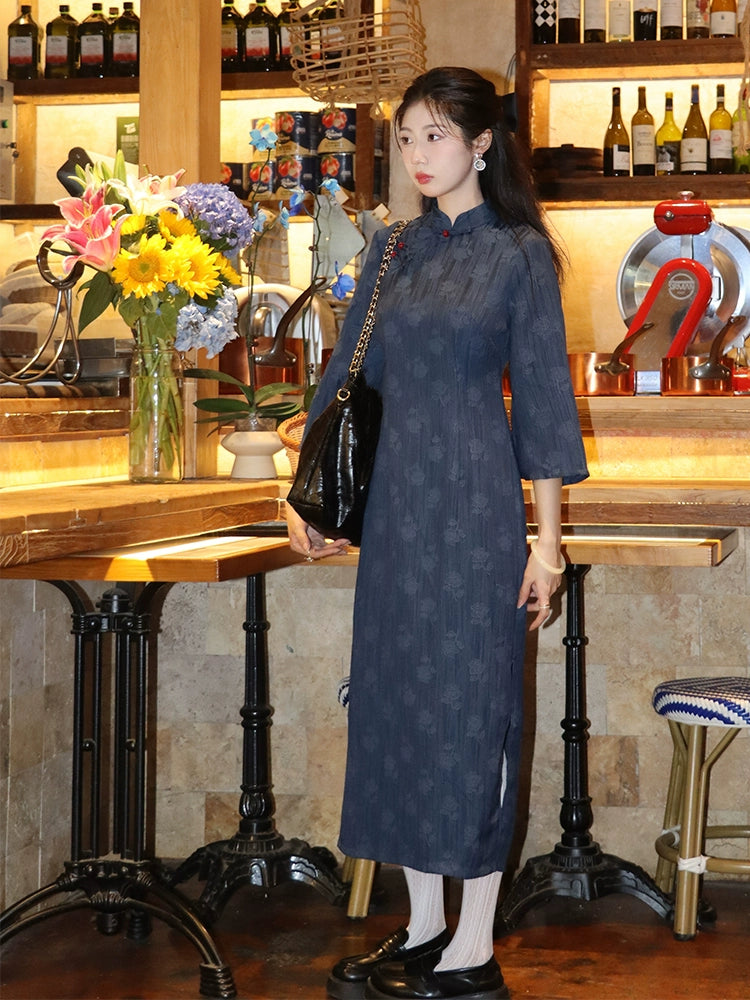 Qiu Yu 秋雨 Autumn Rain Modernized Plus Size Floral Jacquard Bell & Short Sleeve Qipao