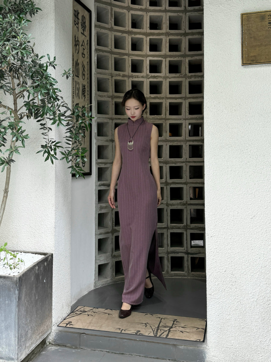 Sukè 素刻 Plain Carving Modernized Pinstripe Sleeveless Qipao