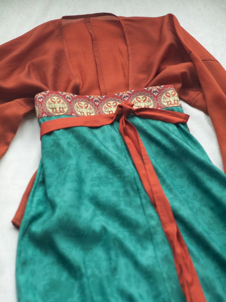 Ling Gé 菱格 Rhombus Early Tang Dynasty Banbi Ruqun Set