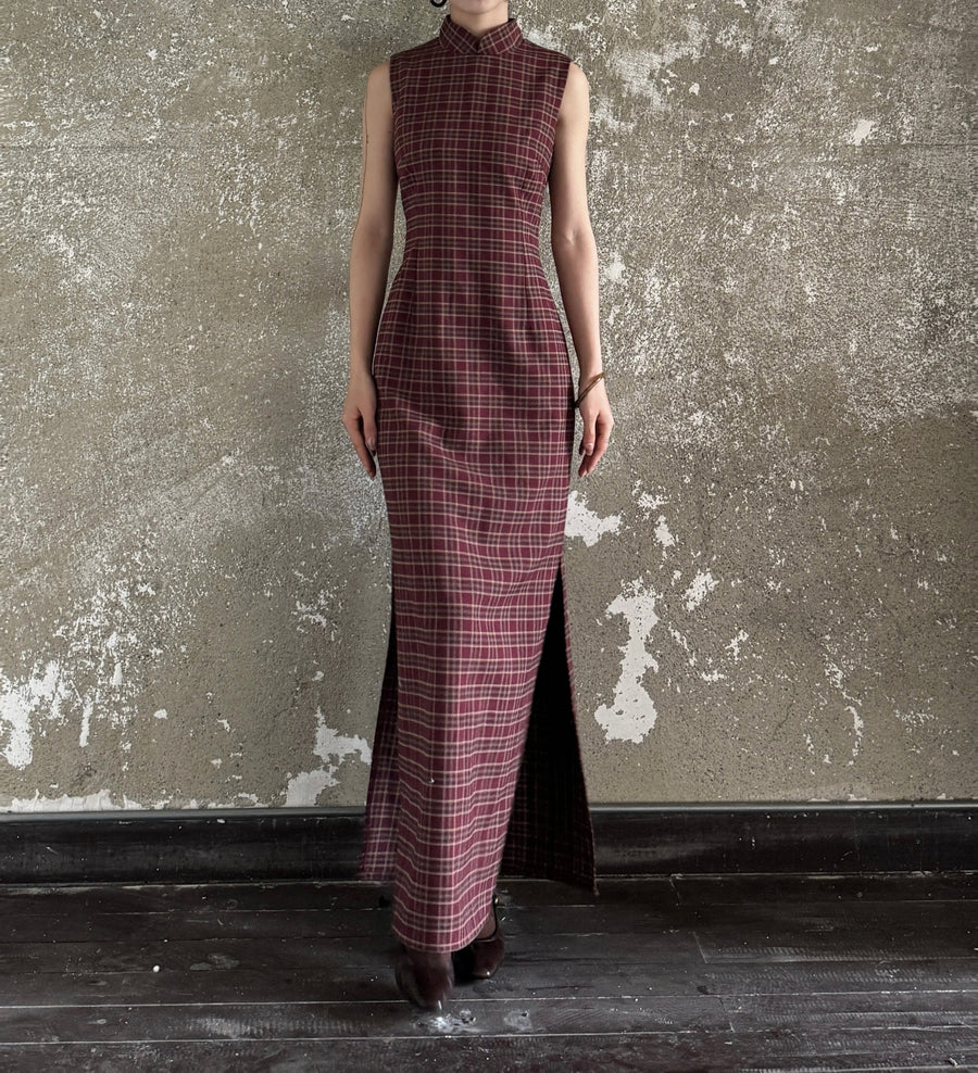 Yan Hong 砚红 Red Ink Modernized Plaid Flannel Sleeveless Qipao