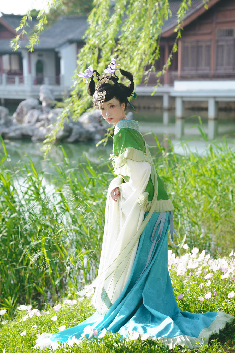 Qingbei Xu 倾杯序 Prelude to the Tilting Cup Sui & Northern Southern Dynasty Guiyi Swallow Tail Ruqun Set