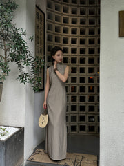 Sukè 素刻 Plain Carving Modernized Pinstripe Sleeveless Qipao