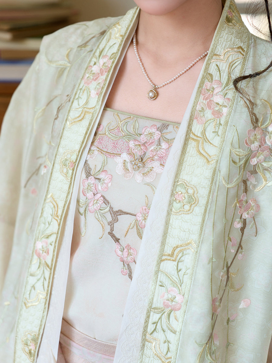 Xinghua Yue 杏花约 Apricot Rendezvous Fantasy Song Dynasty Embroidered Beizi & Songku Pants Set