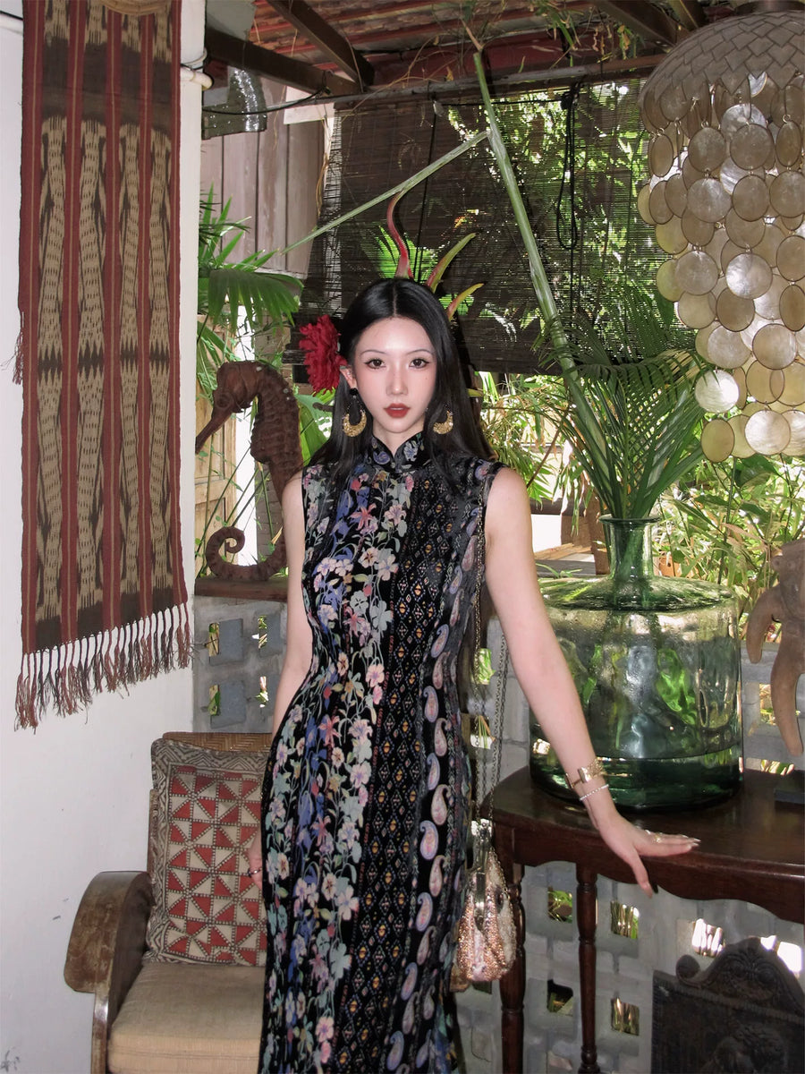 Hua Jiandao 花间道 Path Among the Flowers Modernized Sleeveless Striped Floral Qipao