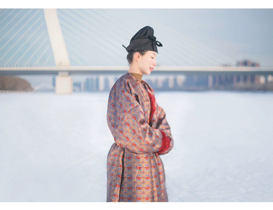 Xun Lu 驯鹿 Reindeer Tang Dynasty Unisex Winter Brocade Yuanlingpao Round Collar Robe