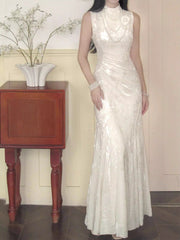 Mòli 茉莉 Jasmine Modernized Floral Satin Sleeveless Qipao