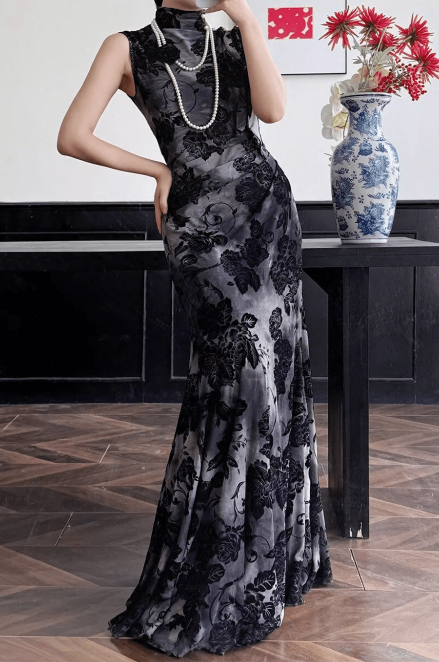 Heisemeigui Rou Hei Meigui 黑玫瑰 Black Rose Modernized Velvet Sleeveless Qipao – Nüwa Hanfu
