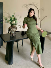 Yu Yuan 玉鸢 Jade Kite Plus Size Vintage Inspired Bottleneck Jacquard Qipao