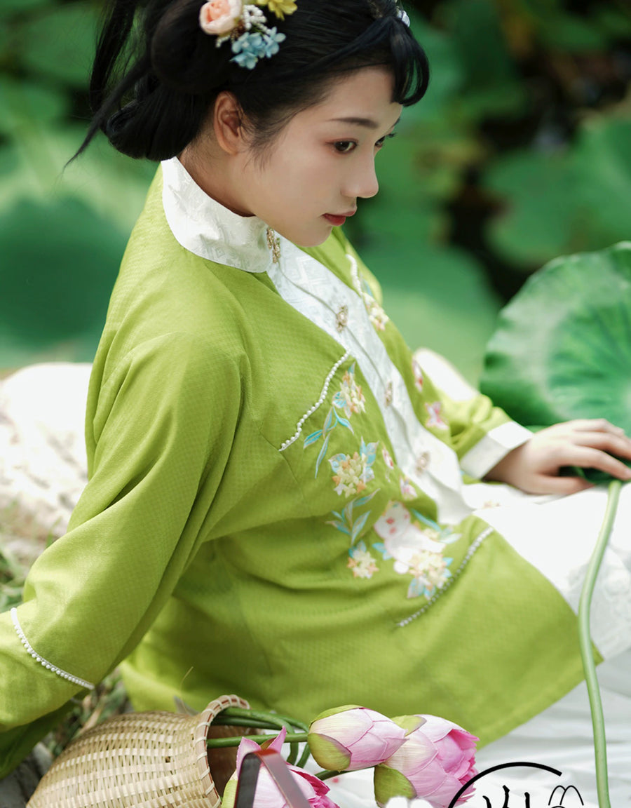 Lei Si 蕾丝 Lacy Bunny Ming Dynasty Plus Size Liling Pipa Sleeve Mamian Aoqun Set
