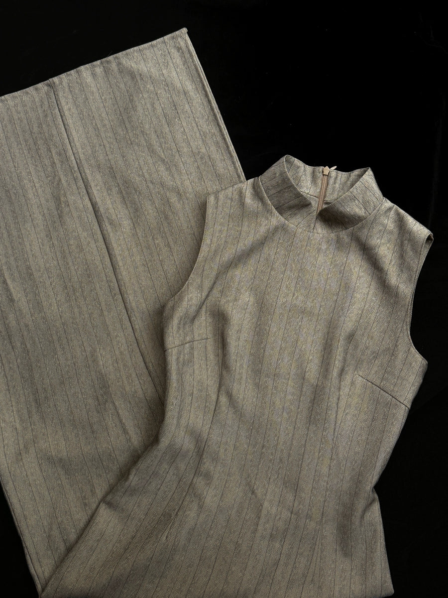 Sukè 素刻 Plain Carving Modernized Pinstripe Sleeveless Qipao