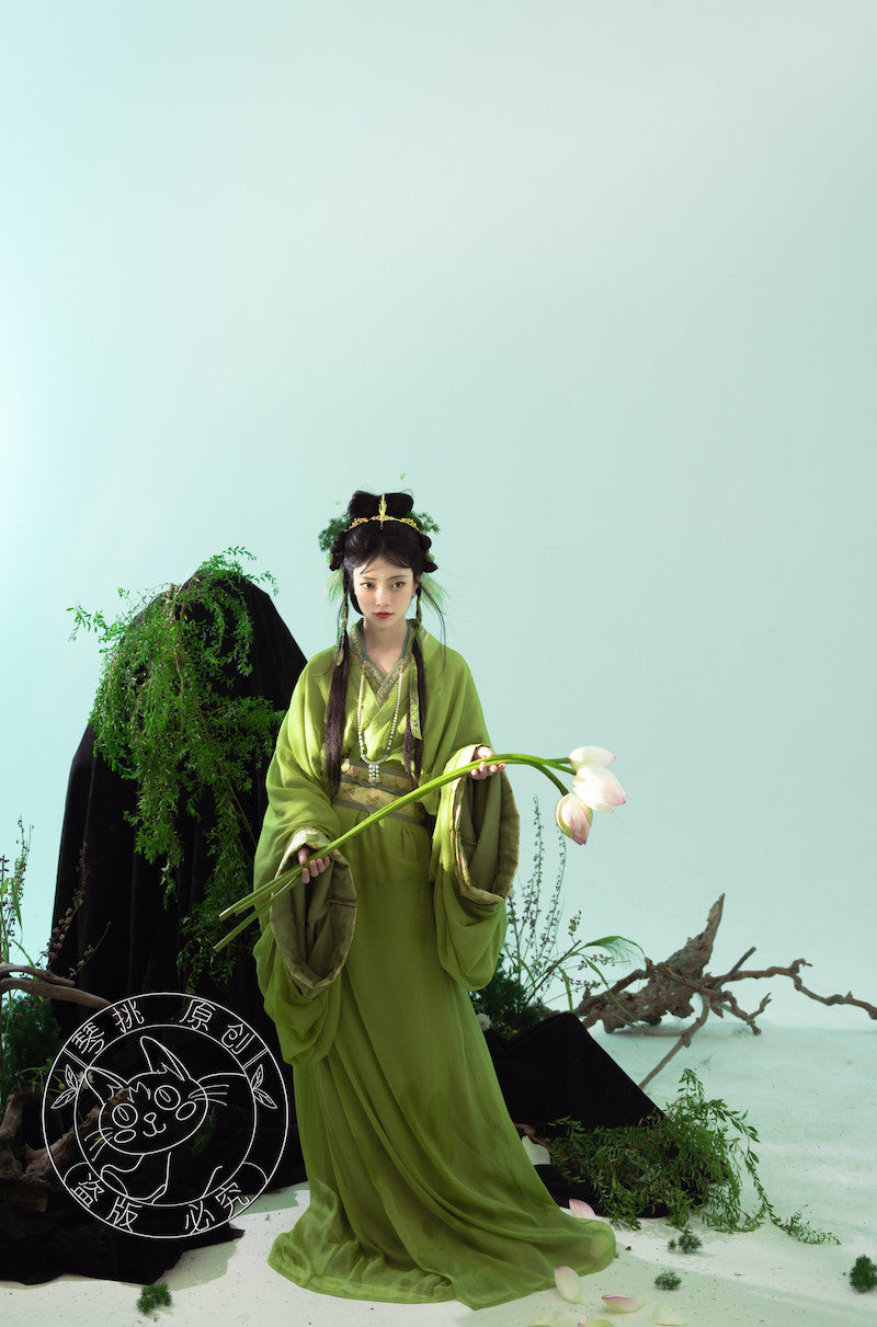 Yu Ying 遇萤 Encountering a Firefly Modernized Warring States Zhiju Straight Hem Robe Set